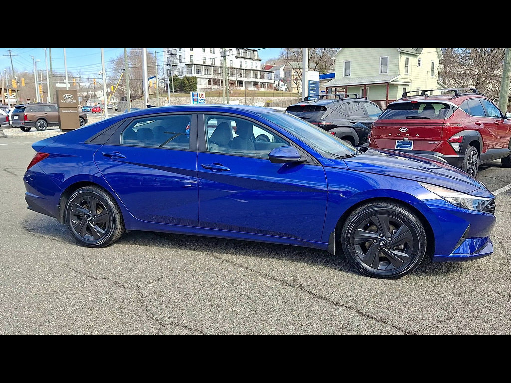 Certified 2023 Hyundai Elantra SEL image 2