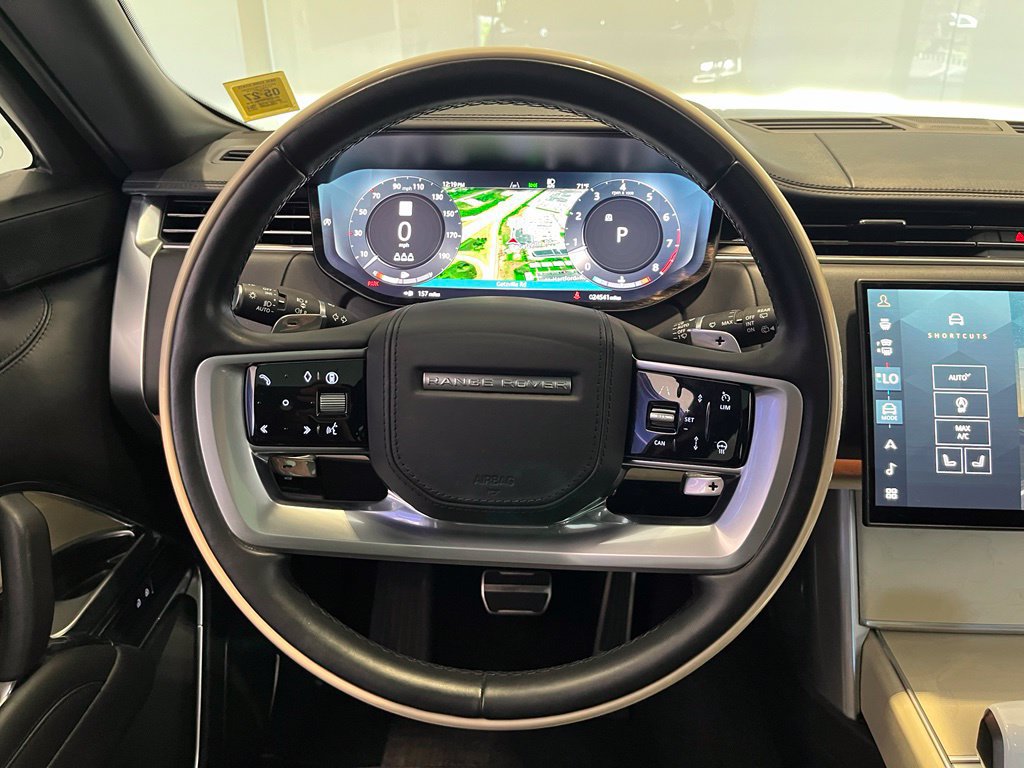 Used 2024 Land Rover Range Rover SV AWD/4WD image 5