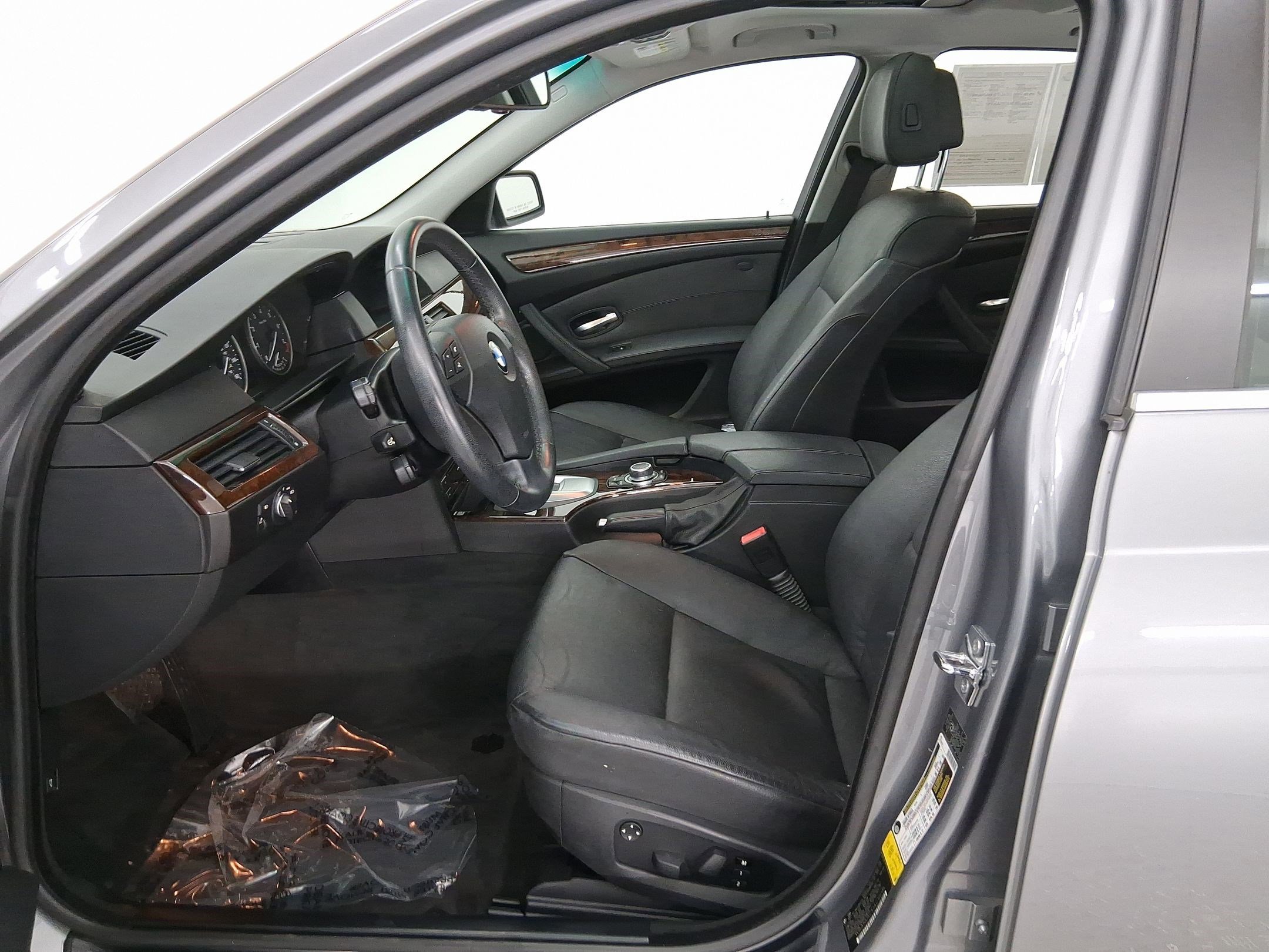 Used 2010 BMW 528i Sedan image 5