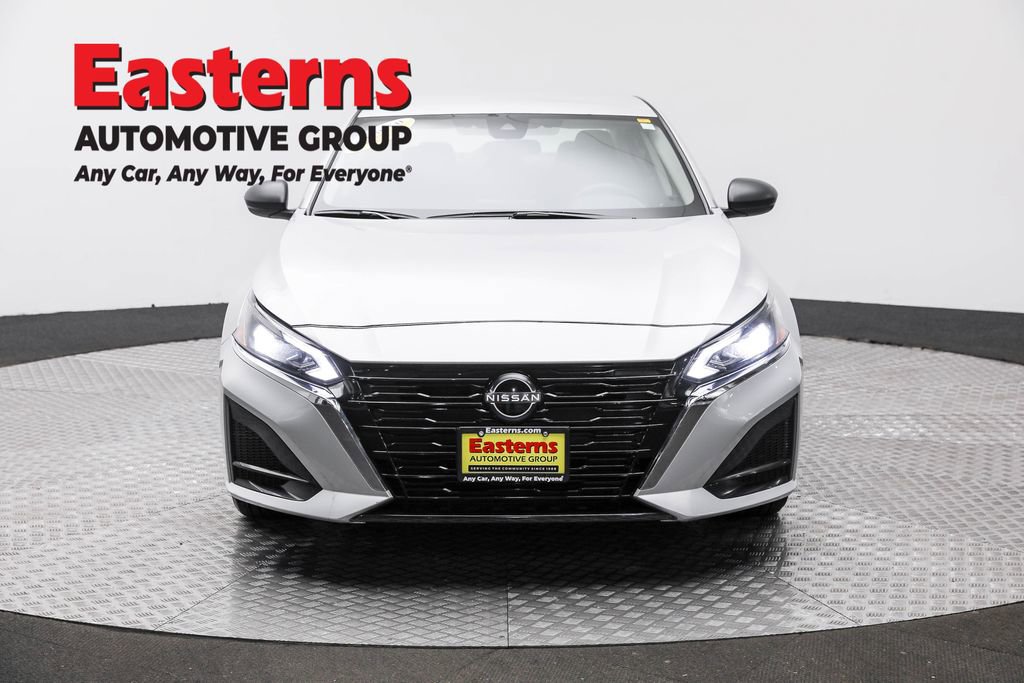 Used 2024 Nissan Altima 2.5 SV image 2