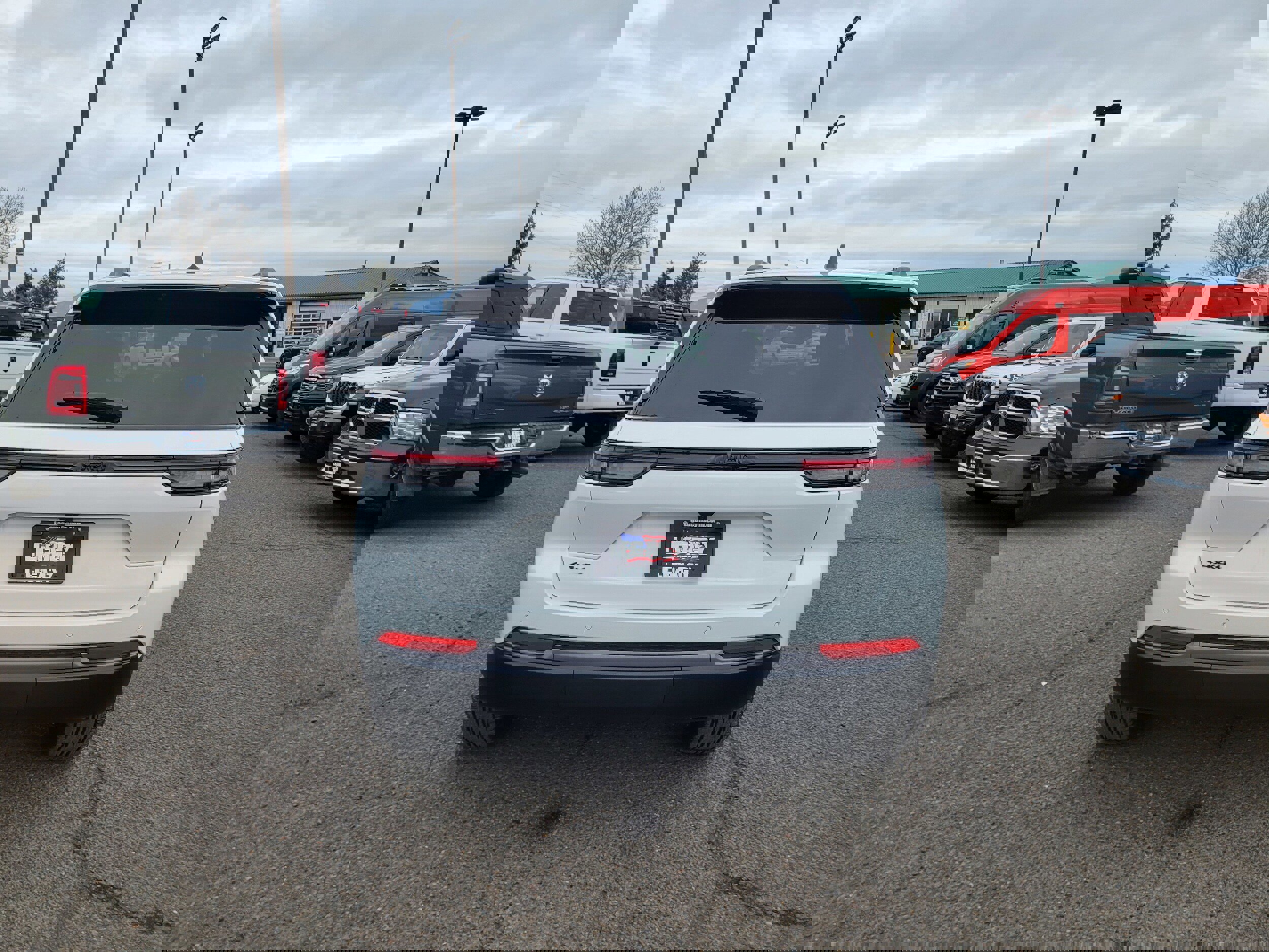 New 2026 Jeep Grand Cherokee Limited w/ Limited Altitude Package image 4