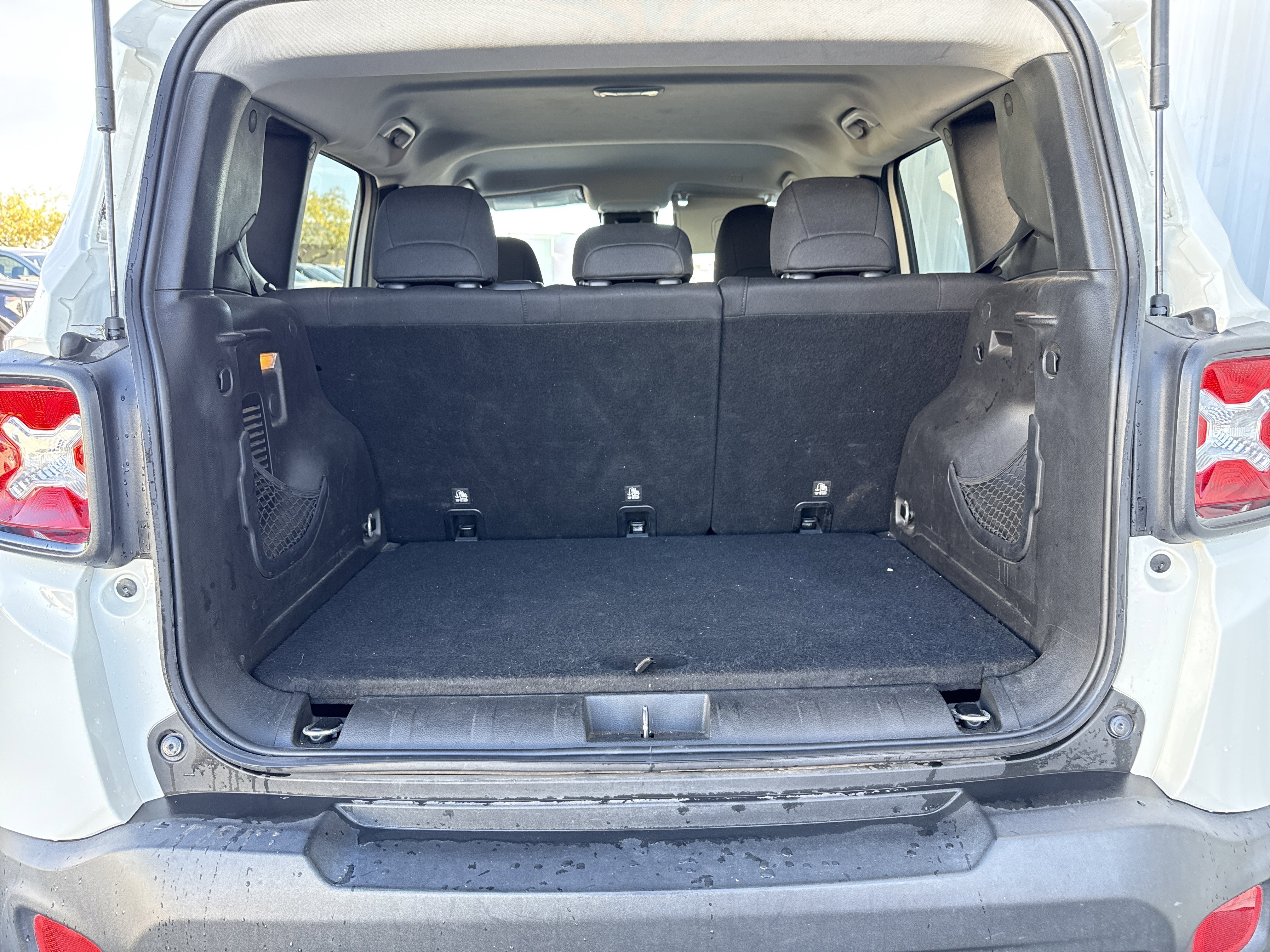 Used 2018 Jeep Renegade Altitude image 12