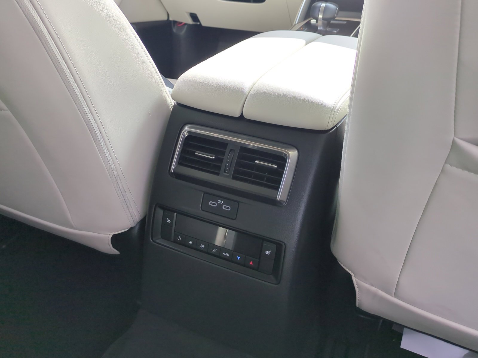 Used 2024 MAZDA CX-90 3.3 Turbo w/ Premium Plus Pkg image 32