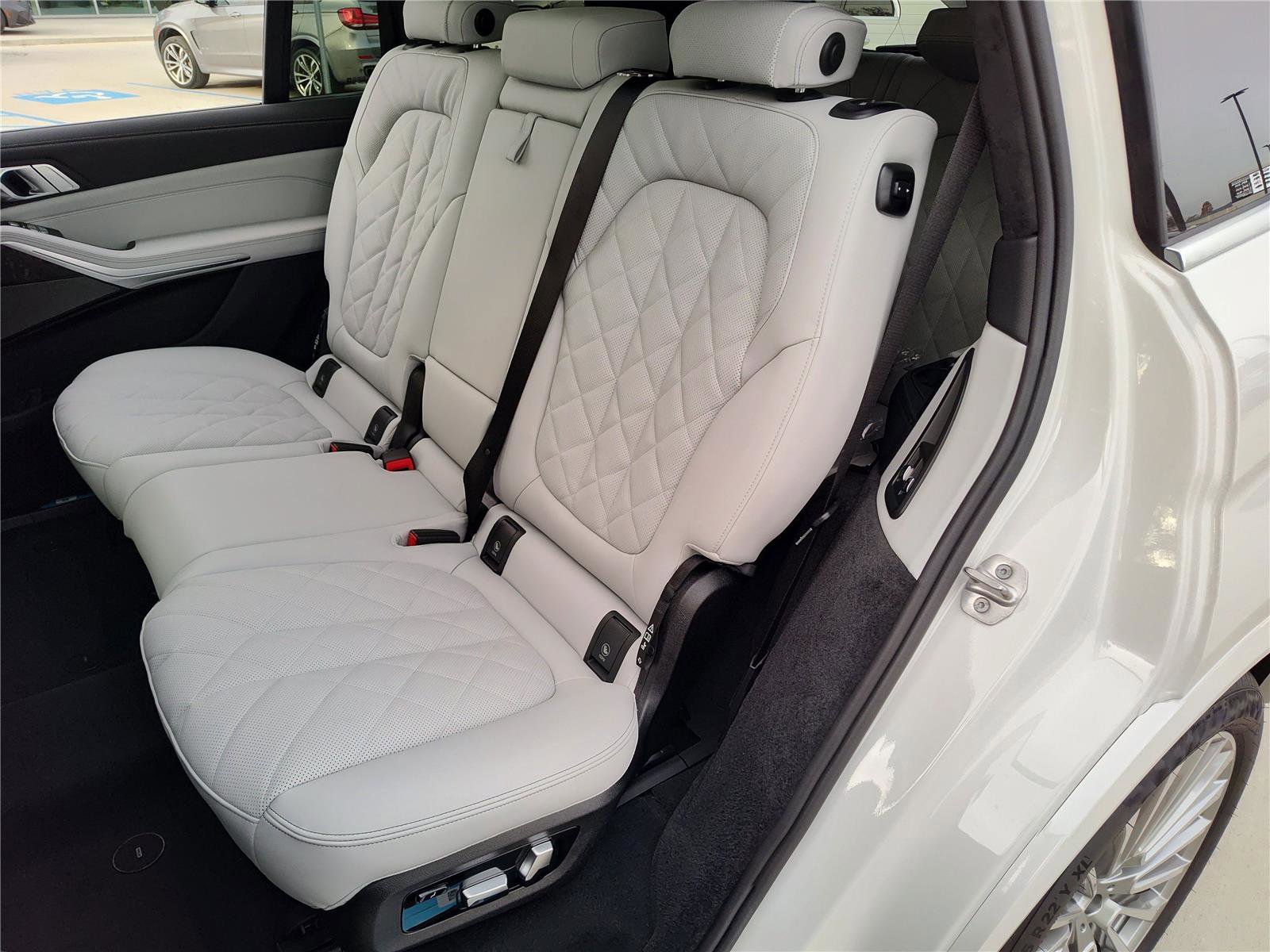 New 2026 BMW X7 xDrive40i w/ Executive Package image 14