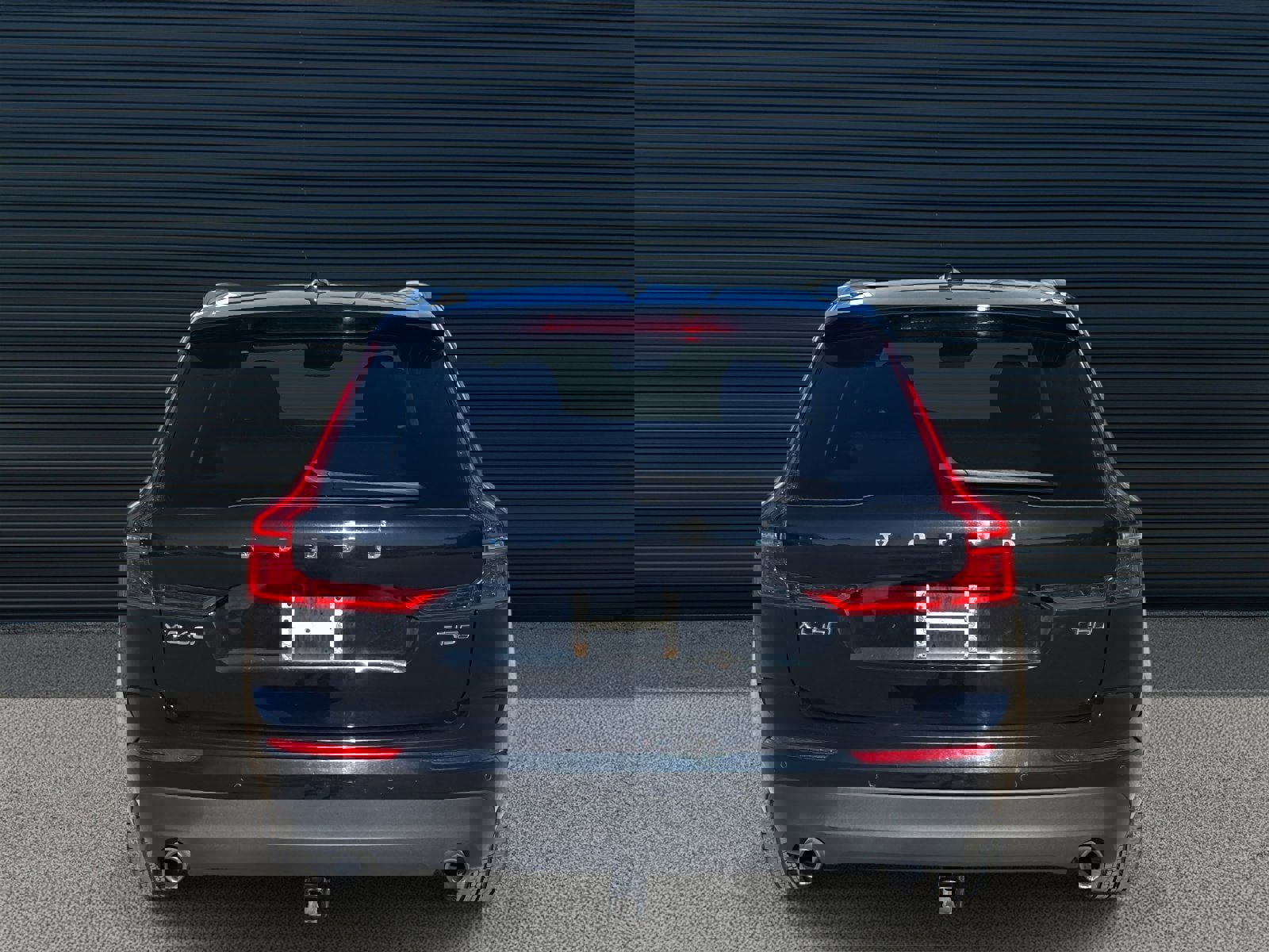 Used 2019 Volvo XC60 T5 Momentum w/ Premium Package image 6