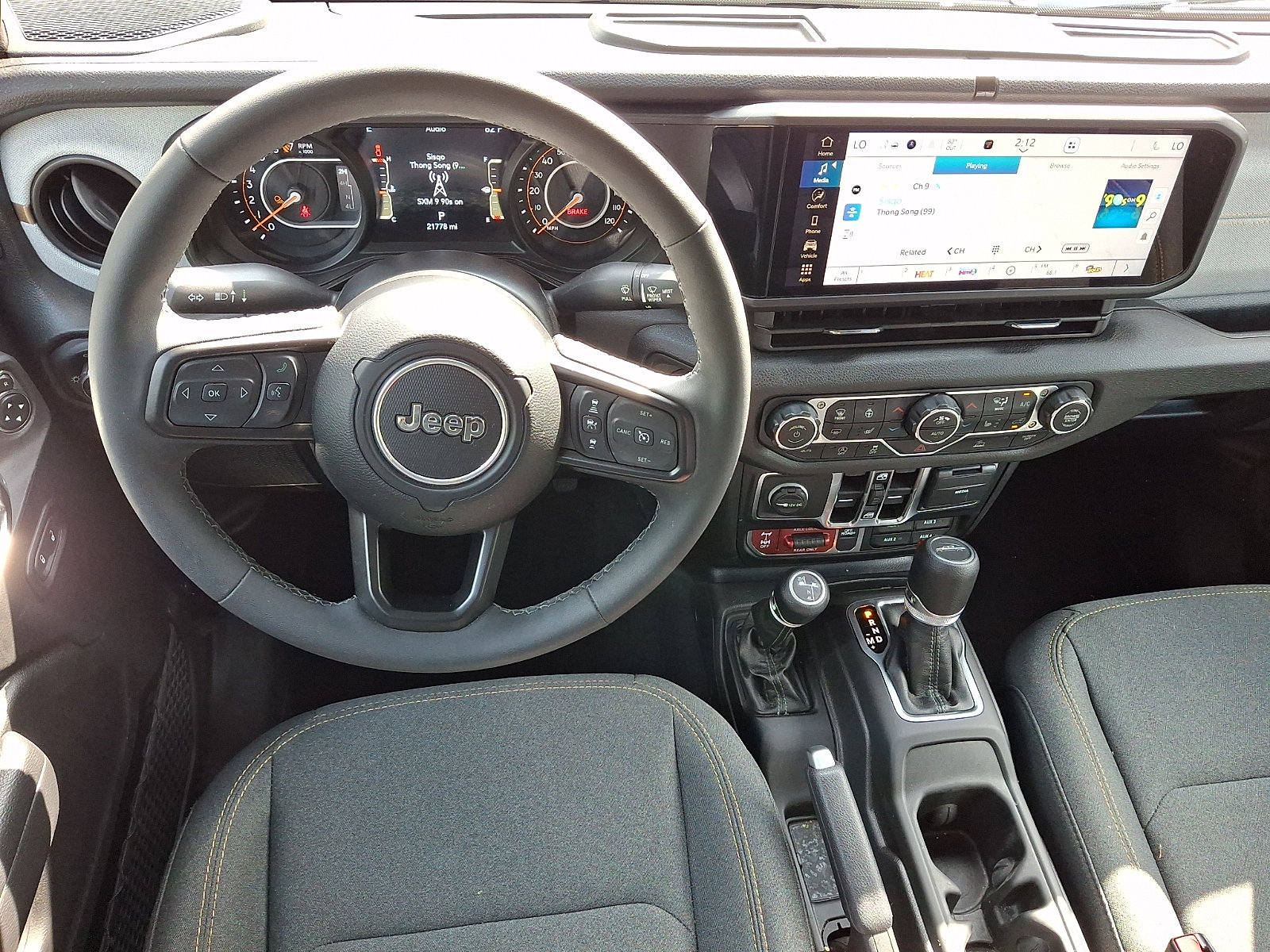 Certified 2025 Jeep Gladiator Sport AWD/4WD image 11