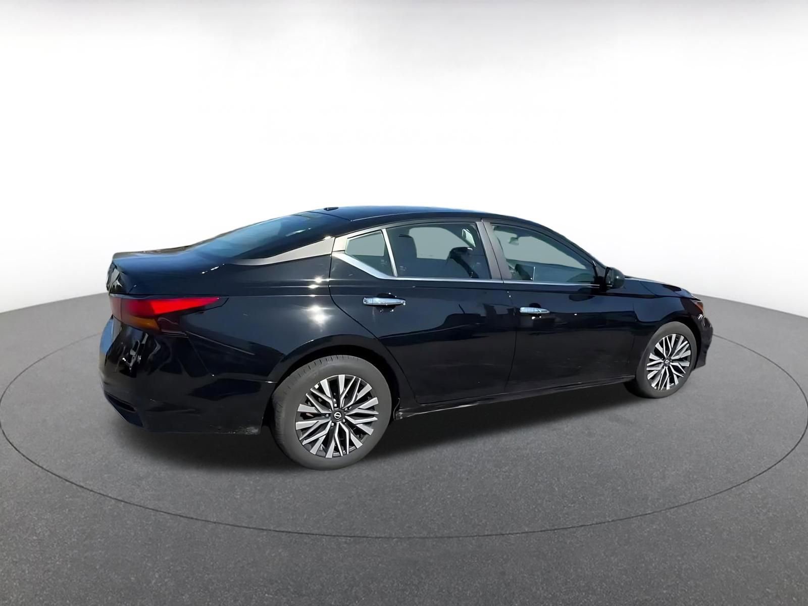 Used 2025 Nissan Altima 2.5 SV image 15