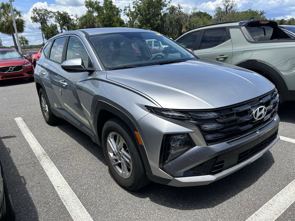 Used 2025 Hyundai Tucson SE FWD image 2