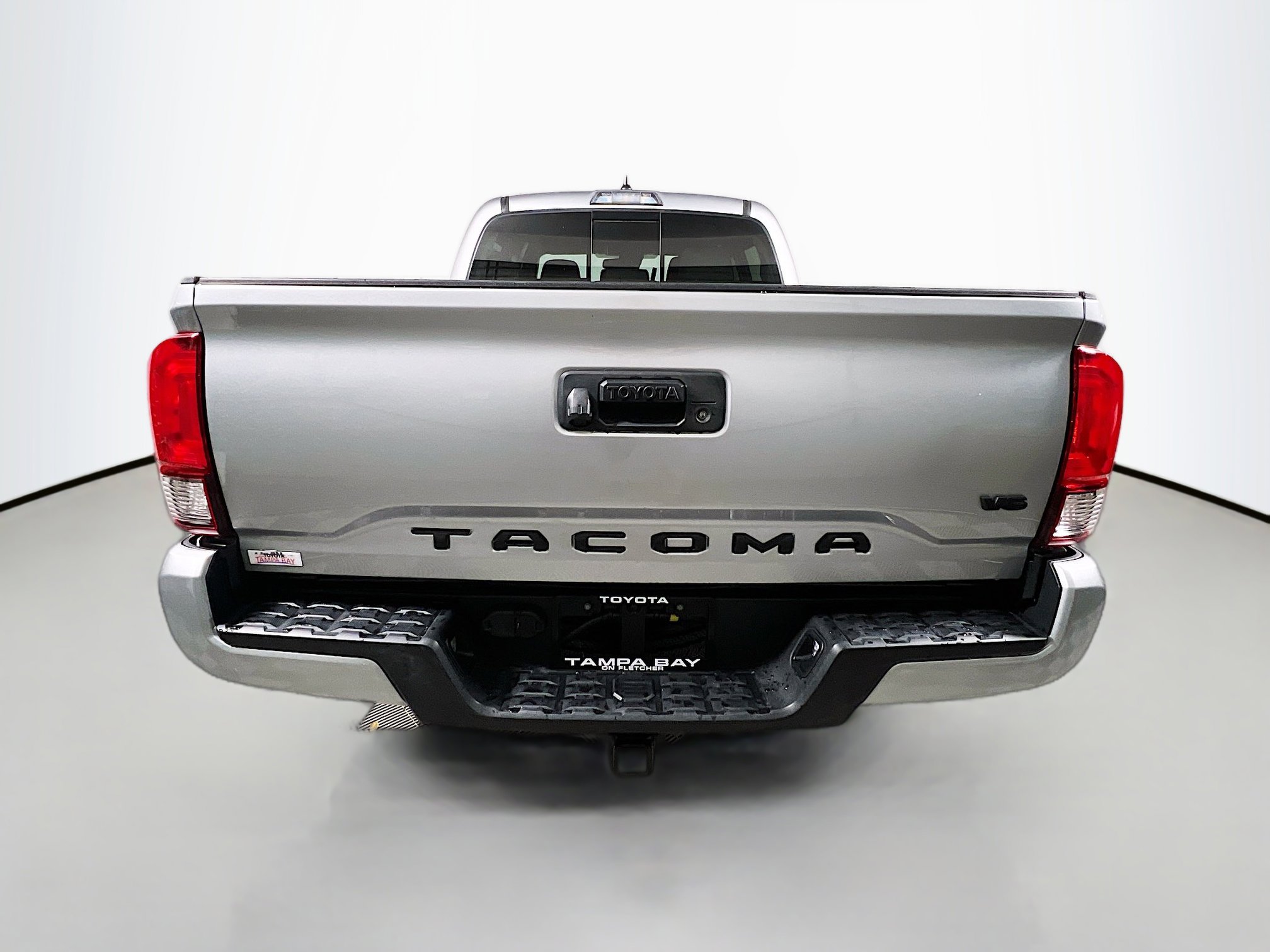 Used 2022 Toyota Tacoma SR5 w/ Technology Package RWD image 6