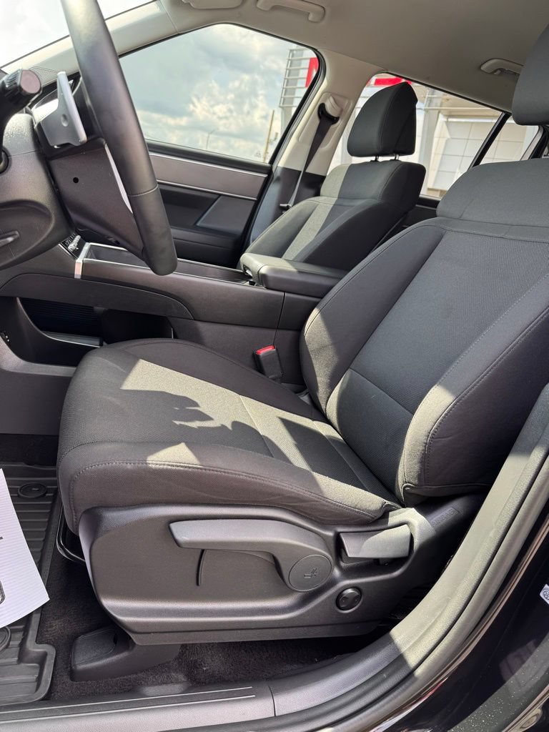 Used 2025 Hyundai Santa Fe SE FWD image 9