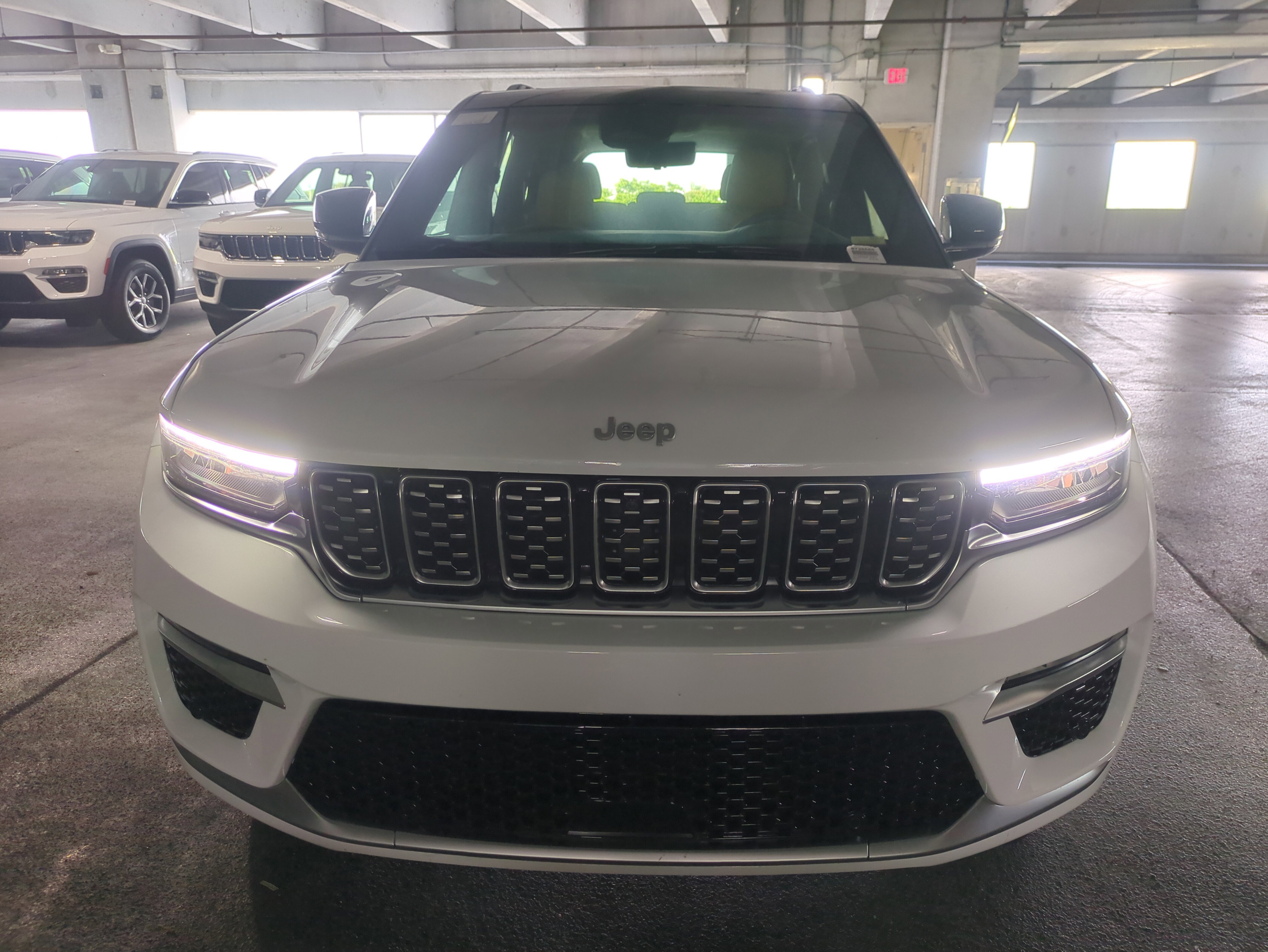 New 2025 Jeep Grand Cherokee Summit image 3