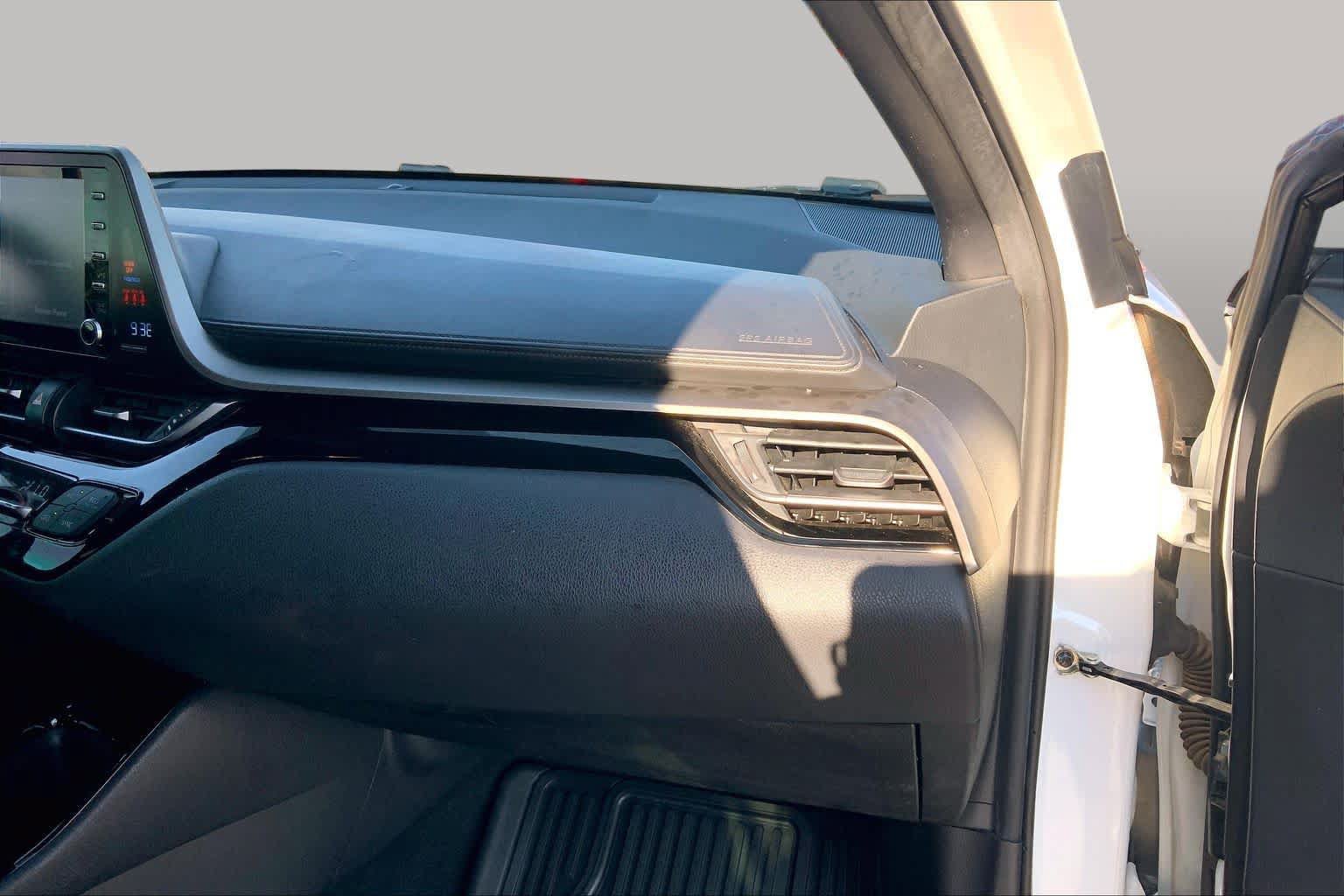 Used 2019 Toyota C-HR XLE FWD image 19