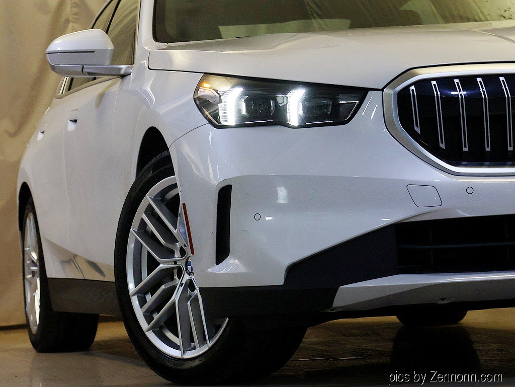 Certified 2025 BMW 530i xDrive AWD/4WD image 4