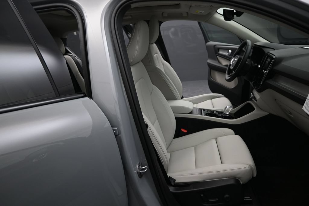 New 2026 Volvo XC40 B5 Plus w/ Protection Package Premier AWD/4WD image 20