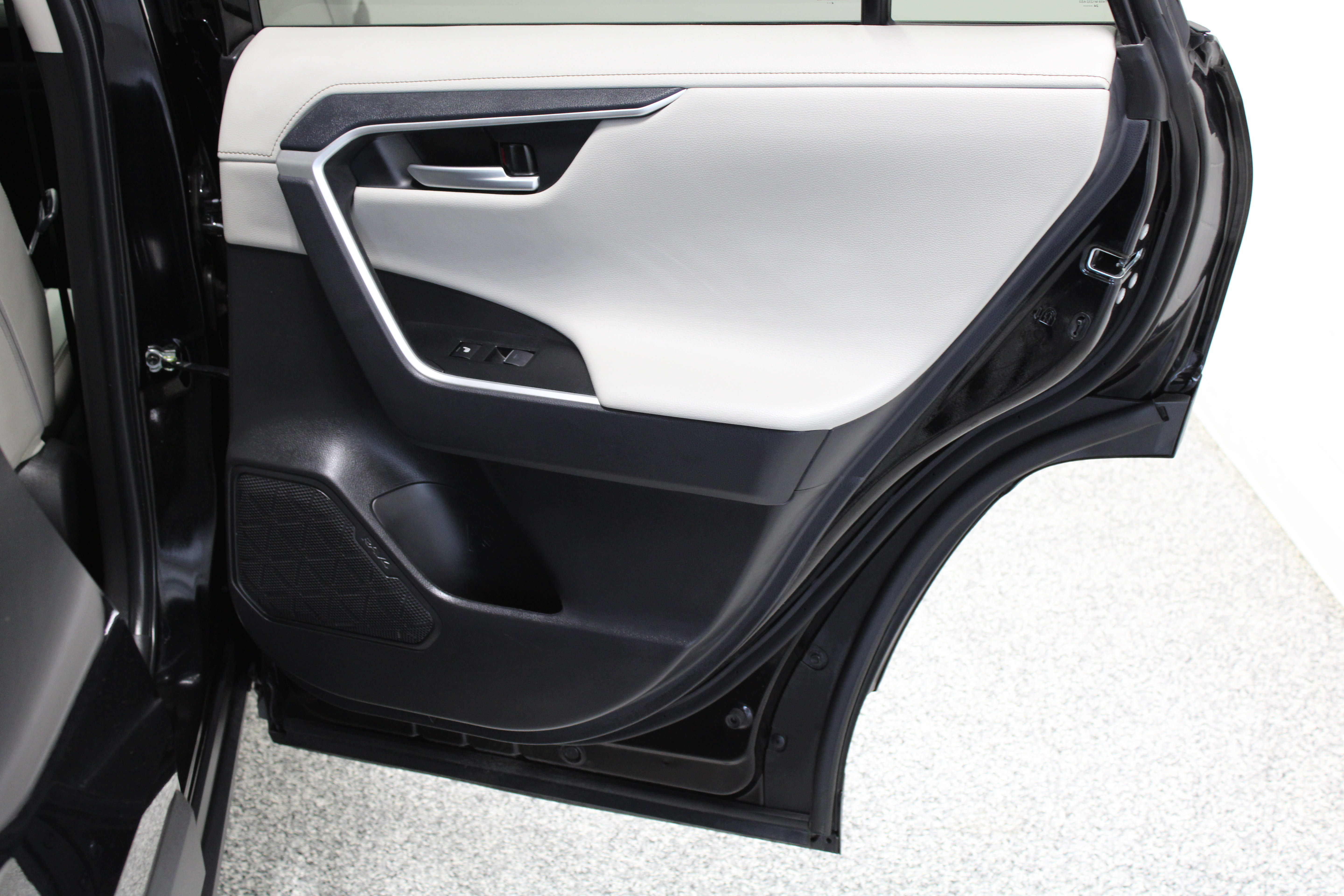 Used 2025 Toyota RAV4 Limited w/ Weather Package AWD/4WD image 35