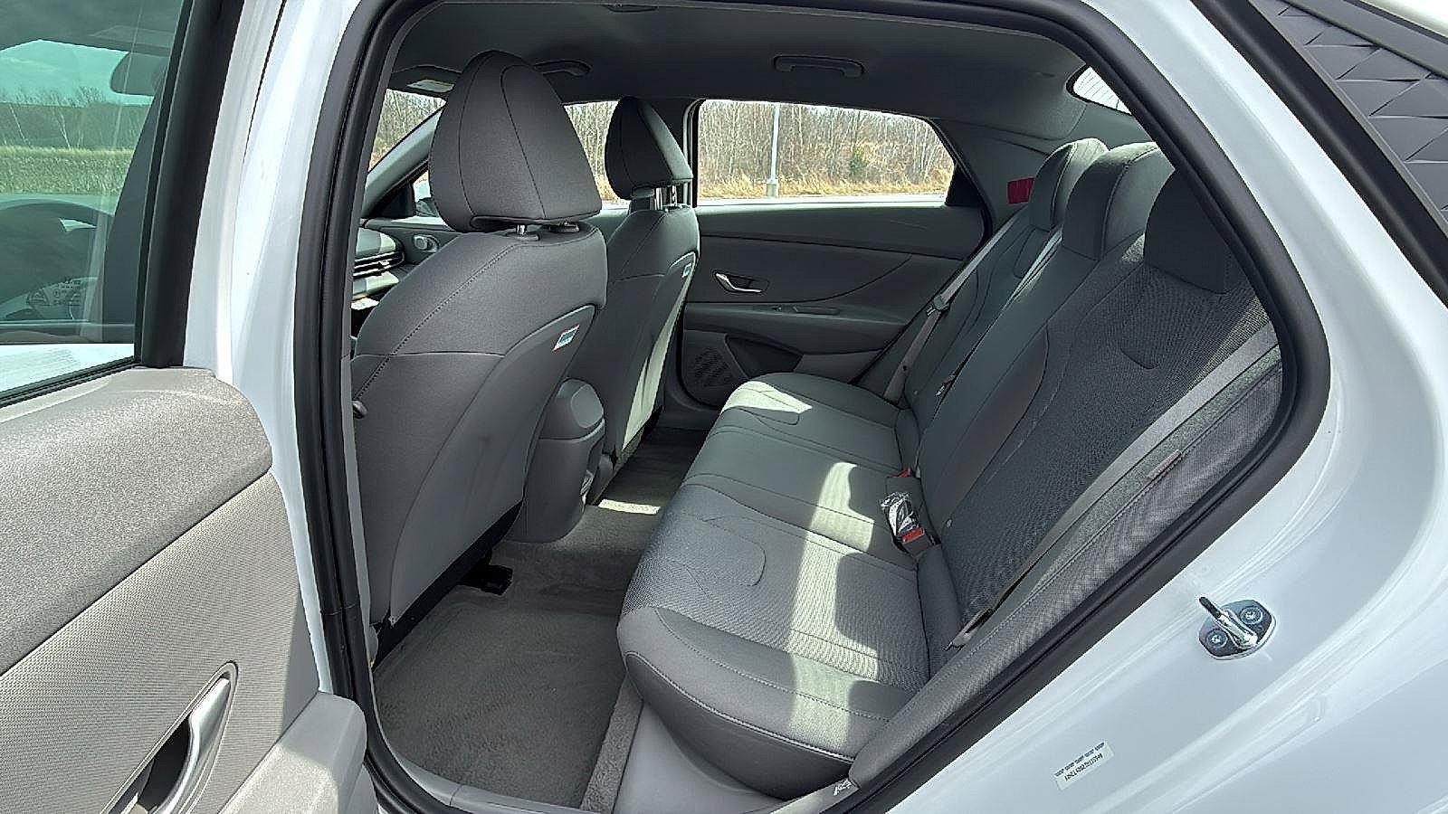 Used 2026 Hyundai Elantra SE FWD image 23