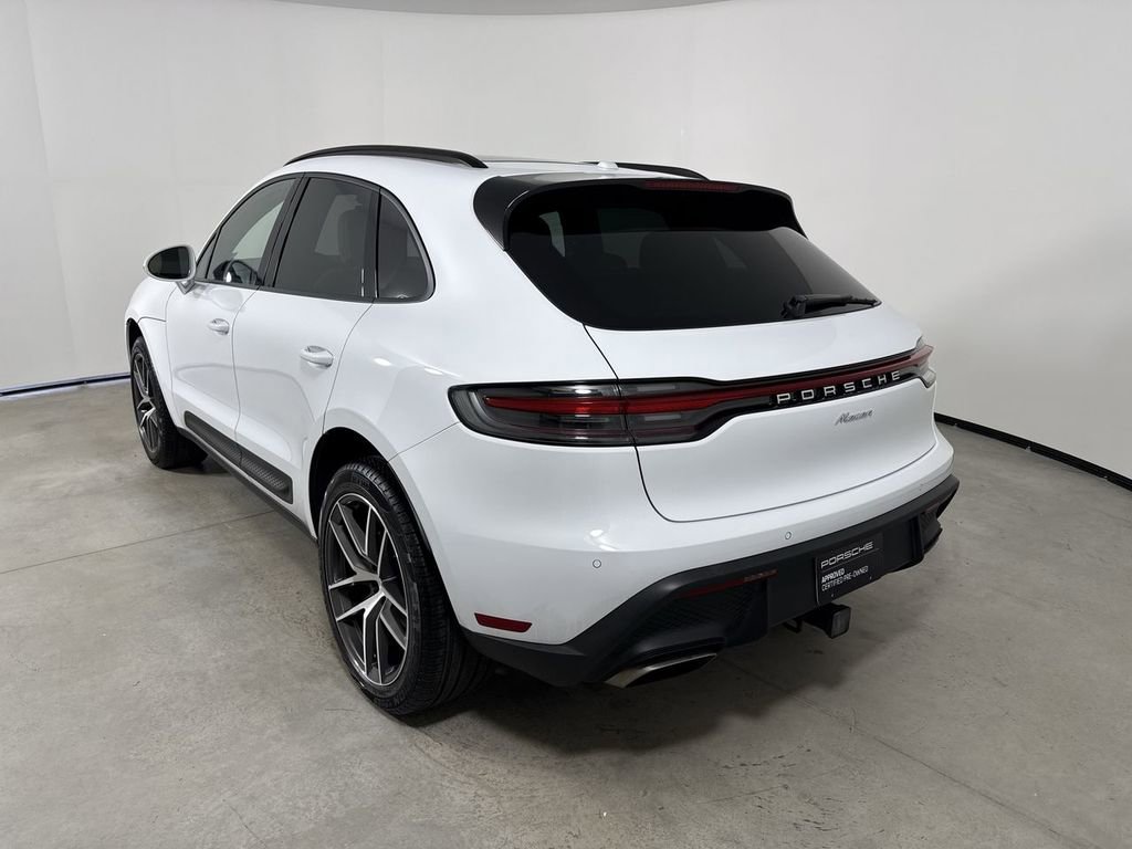 Certified 2025 Porsche Macan image 3