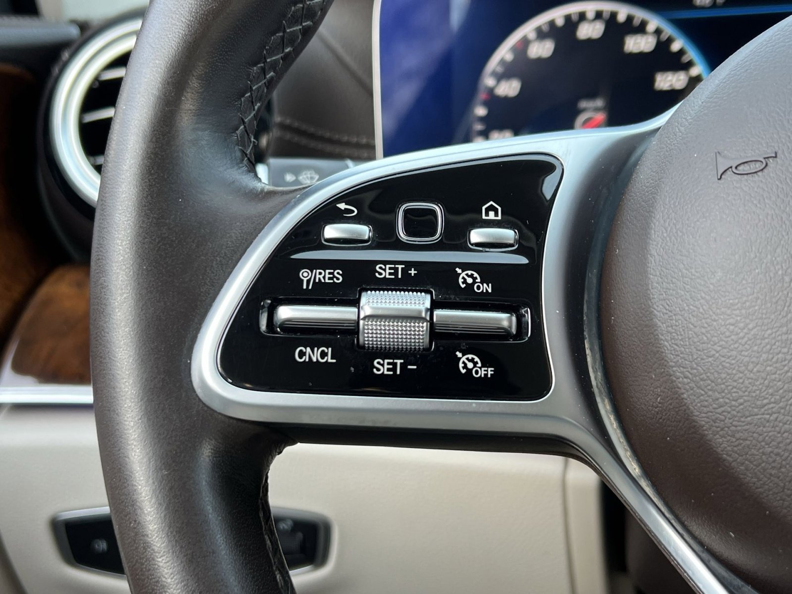 Used 2020 Mercedes-Benz E 350 4MATIC Sedan image 31