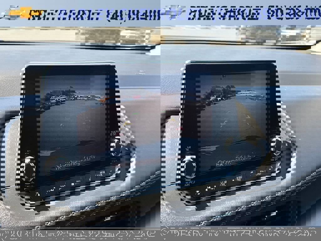 Used 2025 Nissan Rogue SV image 9