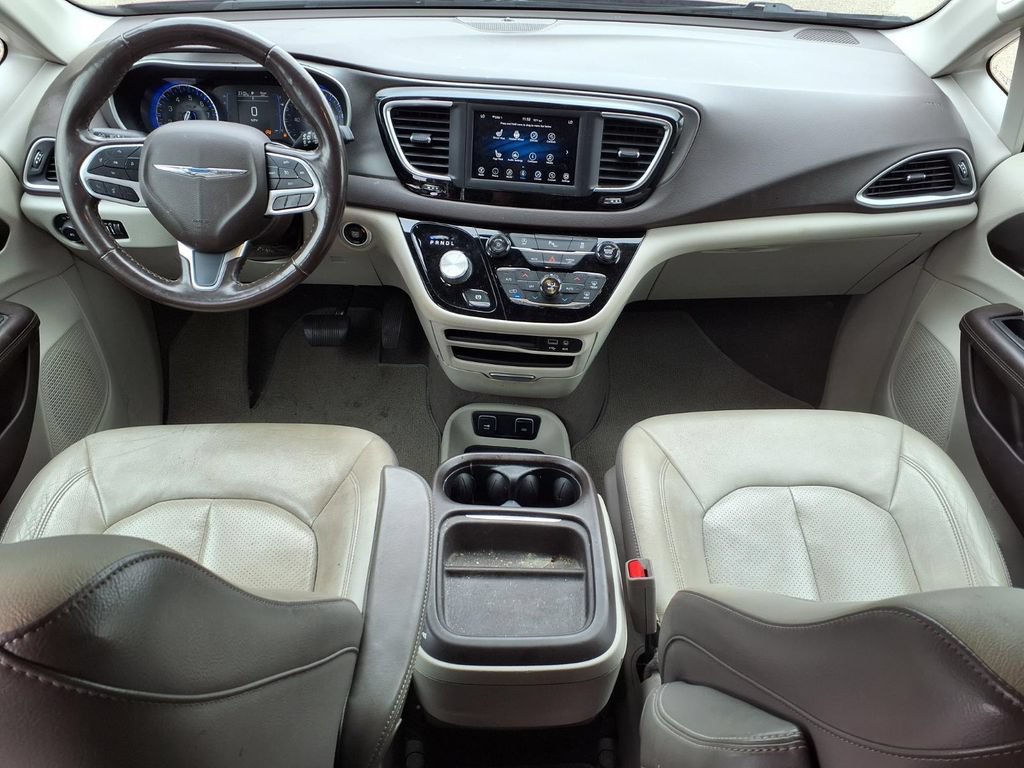 Used 2019 Chrysler Pacifica Touring-L FWD image 10