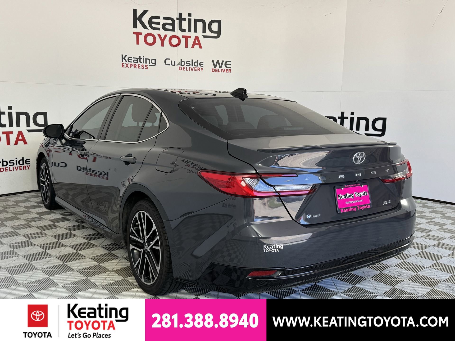 Used 2025 Toyota Camry XLE FWD image 8