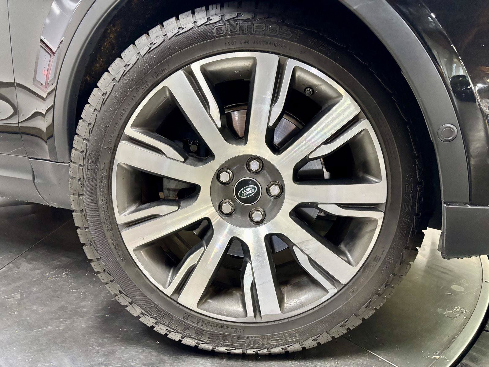 Used 2017 Land Rover Discovery HSE Luxury AWD/4WD image 12
