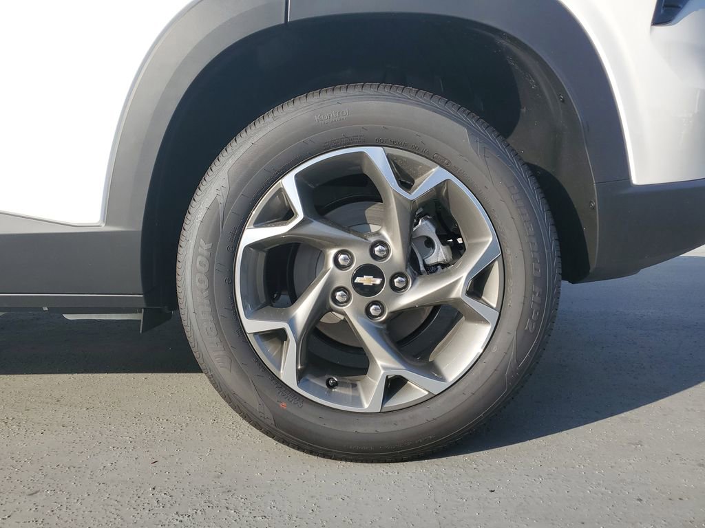 New 2026 Chevrolet Trax LT image 3