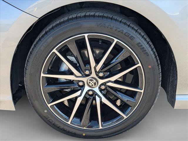 Used 2024 Toyota Camry SE w/ Cold Weather Package image 21