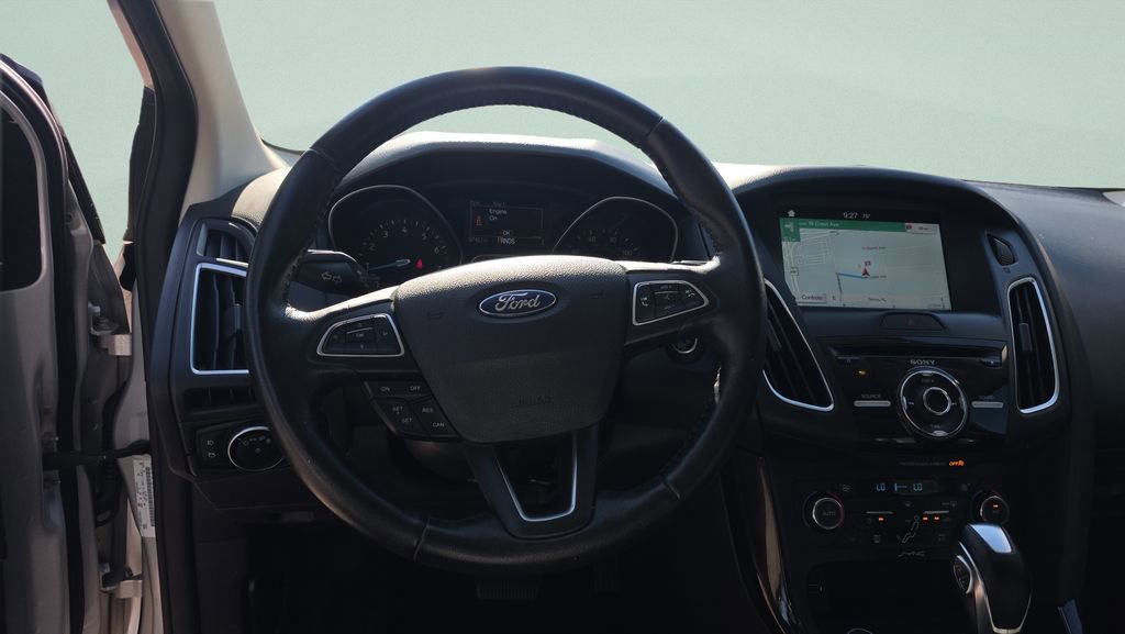 Used 2016 Ford Focus Titanium FWD image 11