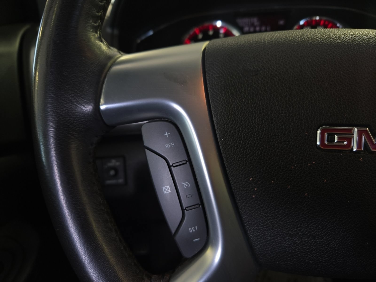 Used 2016 GMC Acadia SLE FWD image 19