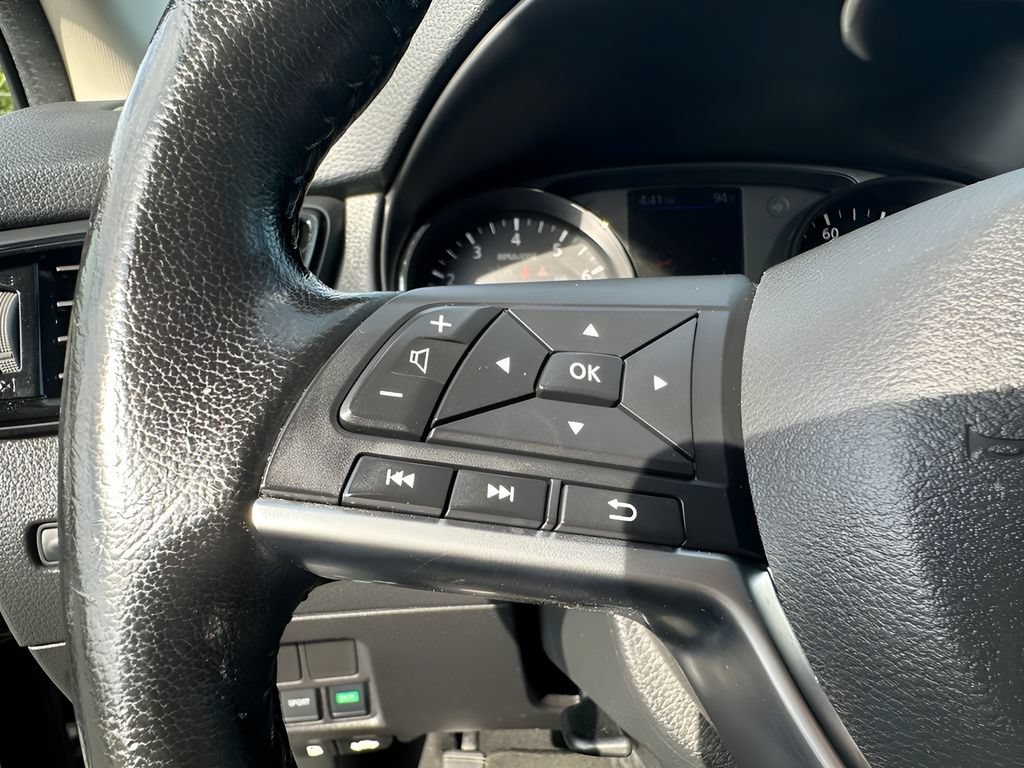 Used 2022 Nissan Rogue Sport SV AWD/4WD image 16