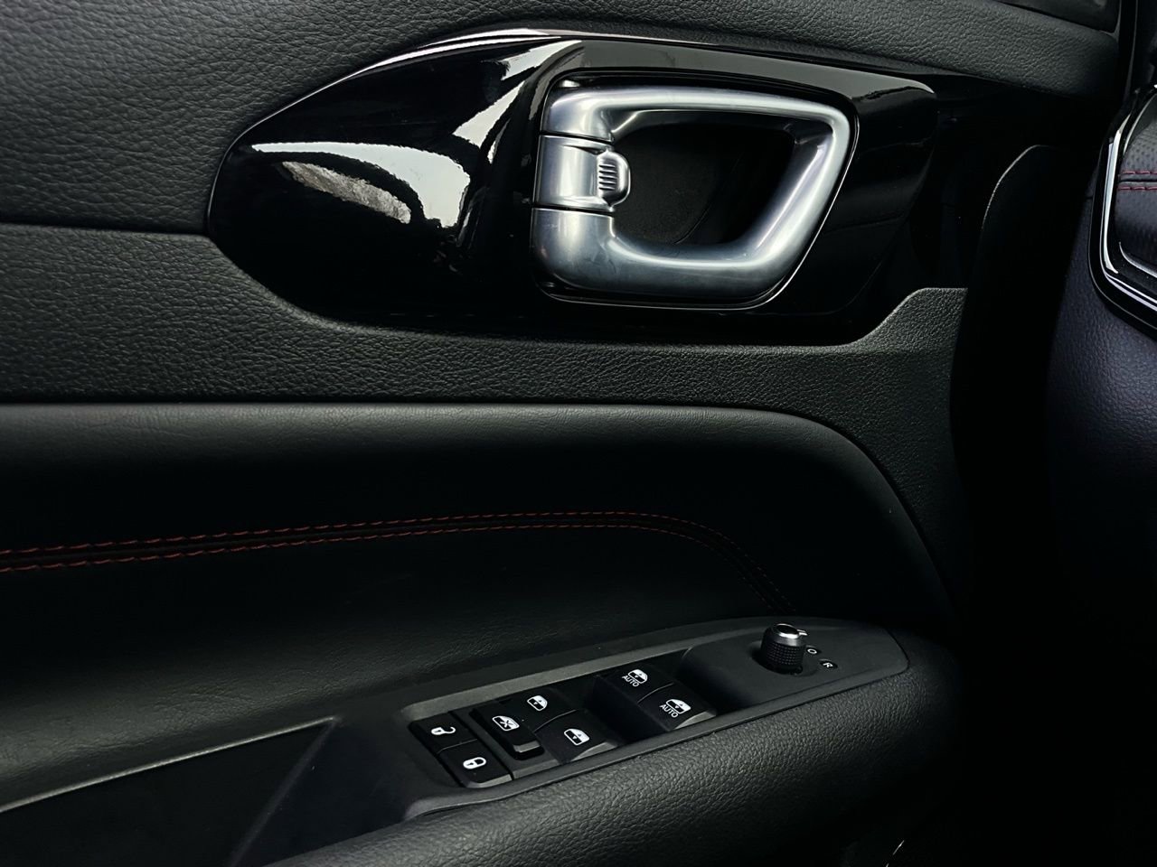 Used 2025 Jeep Compass Trailhawk image 20