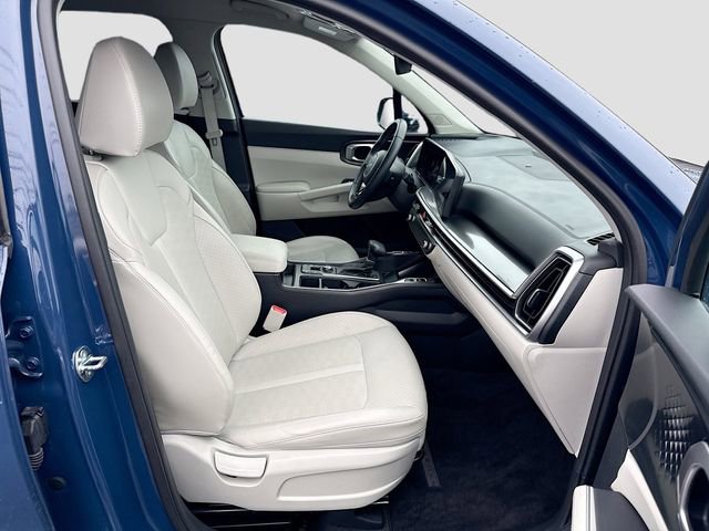 Used 2025 Kia Sorento S image 31