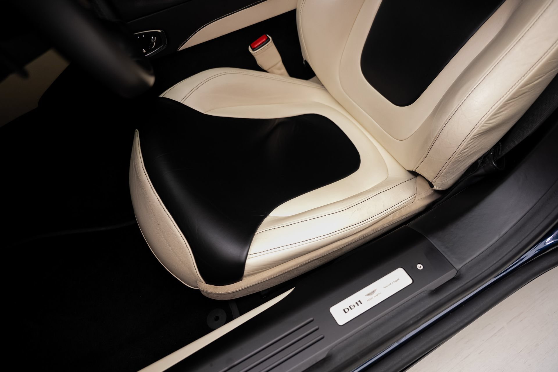 Used 2018 Aston Martin DB11 V12 RWD image 58