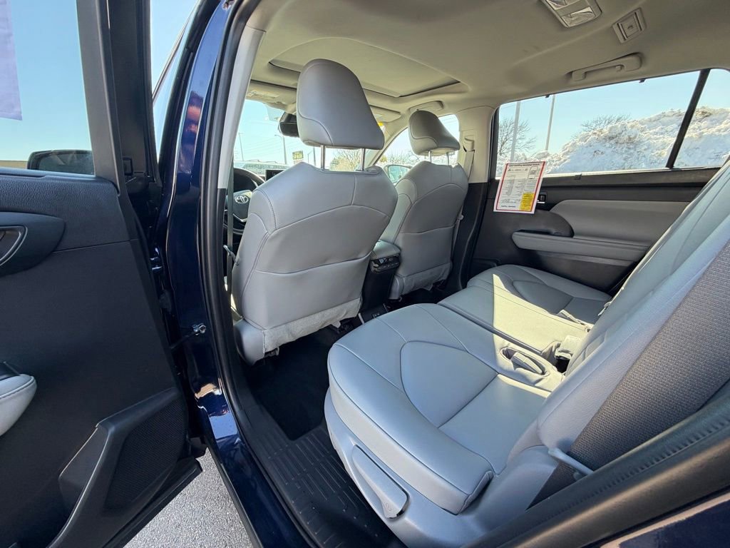 Used 2022 Toyota Highlander XLE image 20