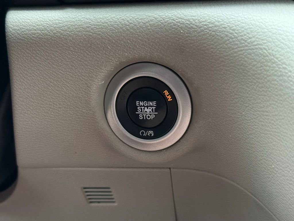 Used 2020 Chrysler Voyager Lxi image 24