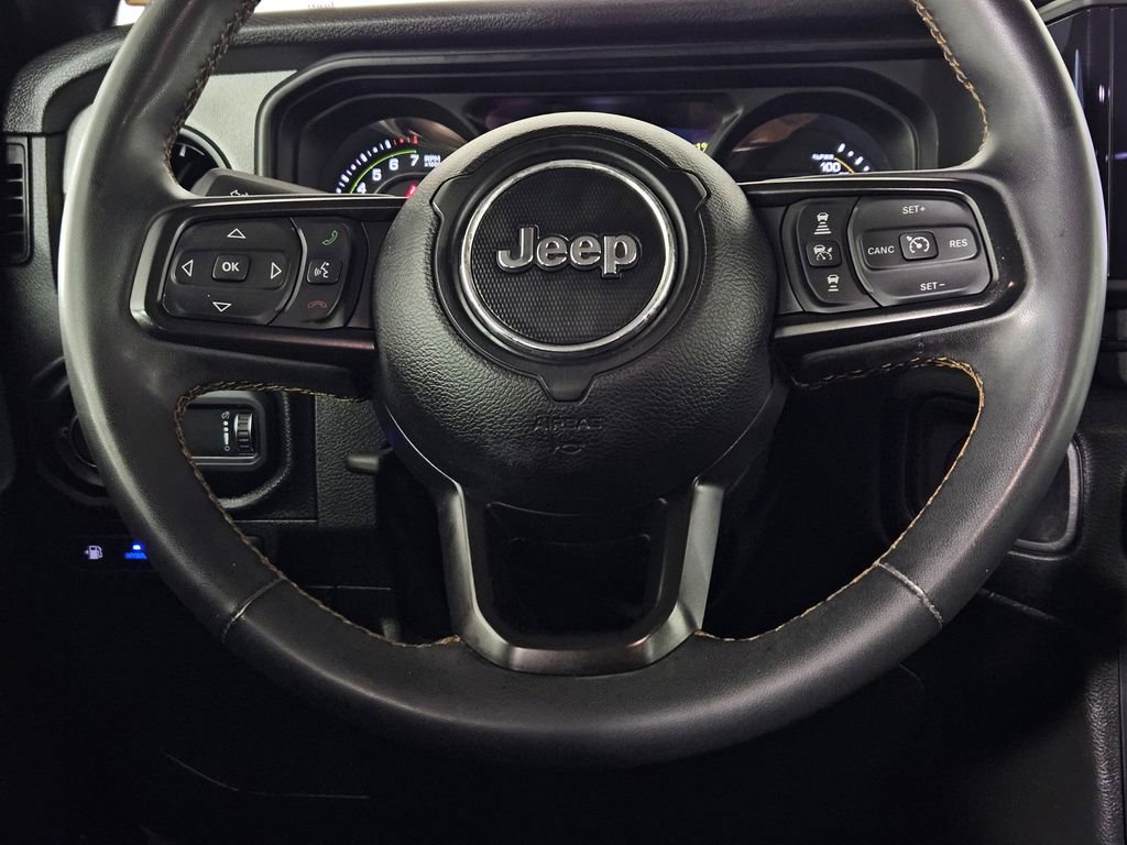 Used 2024 Jeep Wrangler Unlimited w/ Convenience Group AWD/4WD image 18