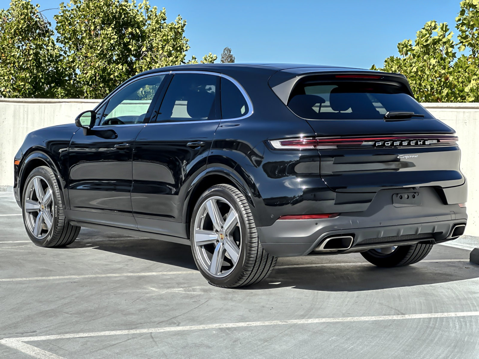 Certified 2024 Porsche Cayenne AWD/4WD image 4