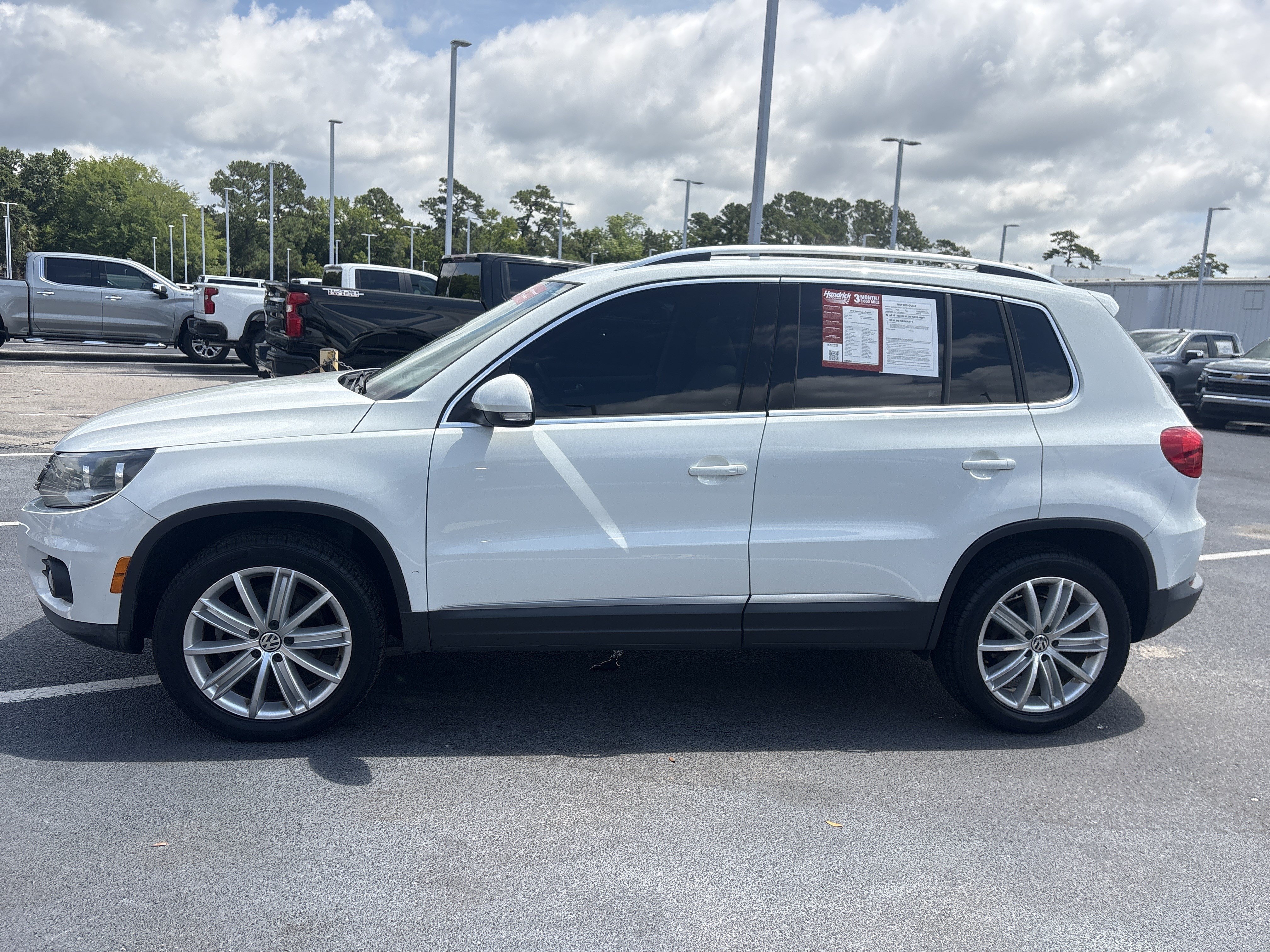 Used 2015 Volkswagen Tiguan SEL AWD/4WD image 22
