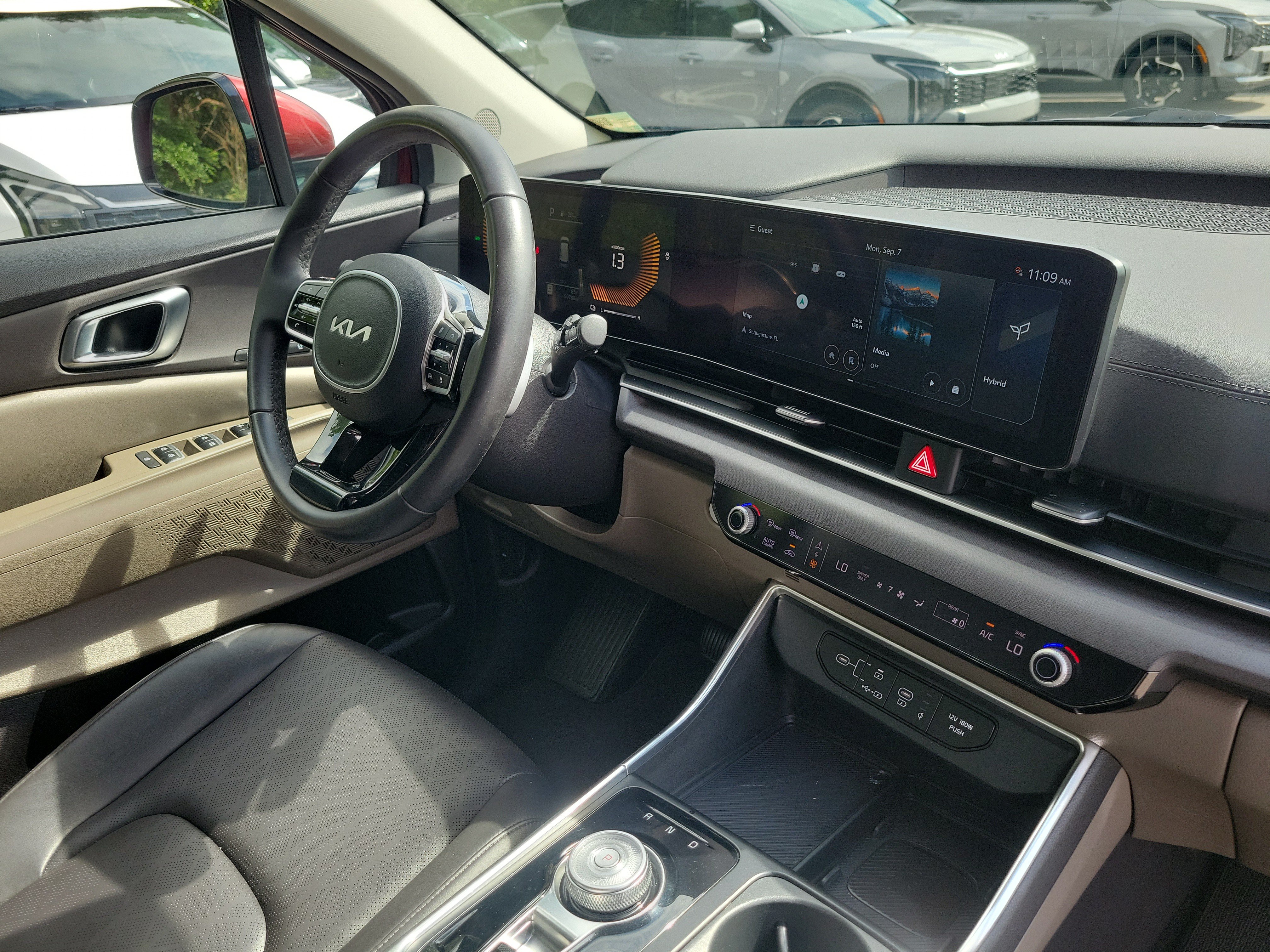Certified 2025 Kia Carnival EX FWD image 6