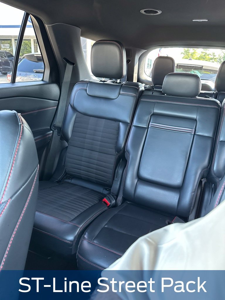 Used 2025 Ford Explorer ST-Line w/ ST-Line Street Pack AWD/4WD image 7