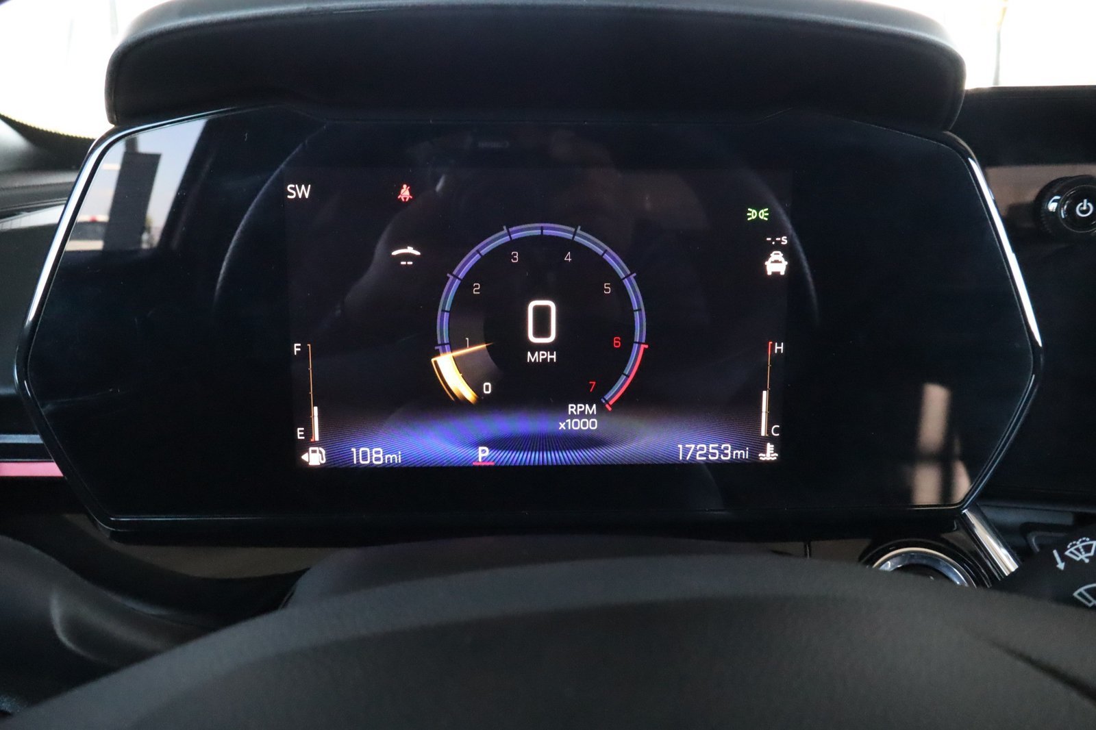 Used 2025 Chevrolet Trax RS w/ Sunroof Package FWD image 23