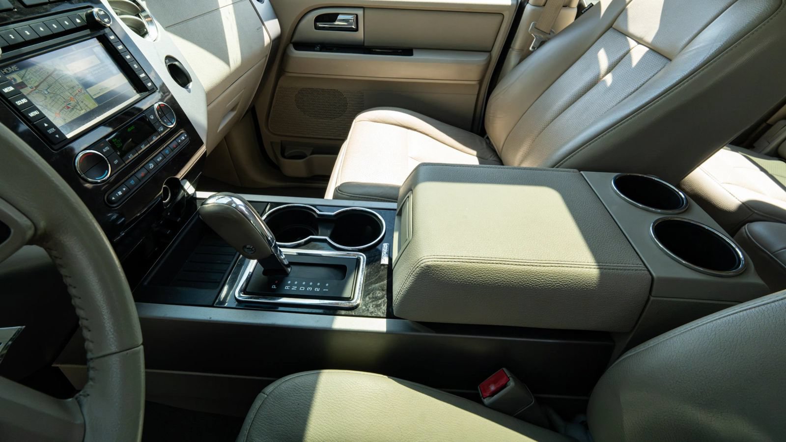 Used 2014 Ford Expedition Limited w/ Equipment Group 301A AWD/4WD image 46