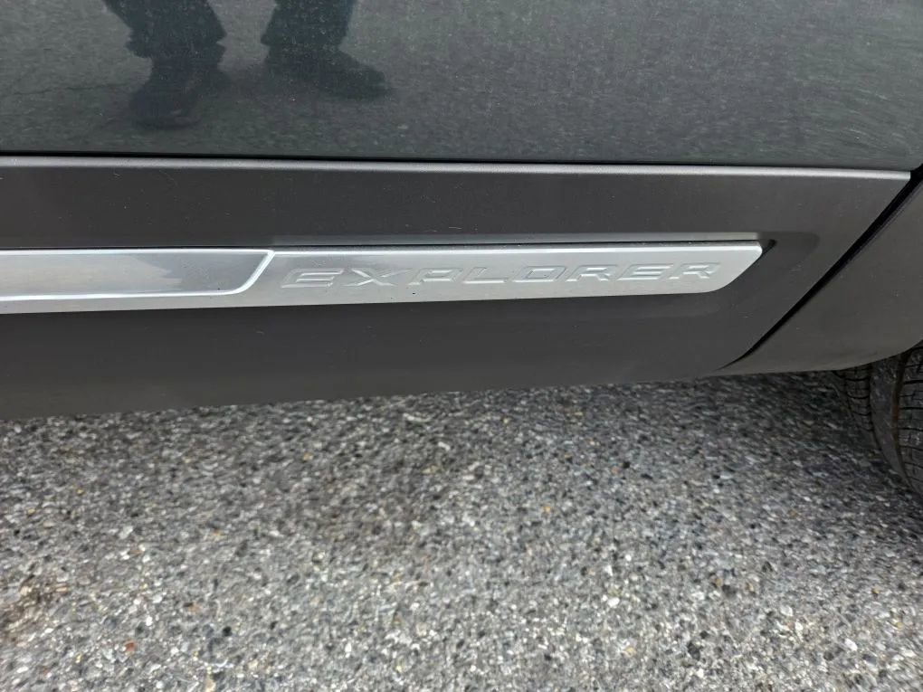 Used 2016 Ford Explorer Platinum image 33