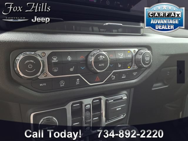 Certified 2025 Jeep Gladiator Sport AWD/4WD image 22