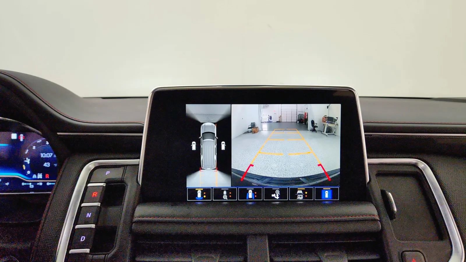 Used 2022 Chevrolet Suburban RST w/ Sport Performance Package image 26