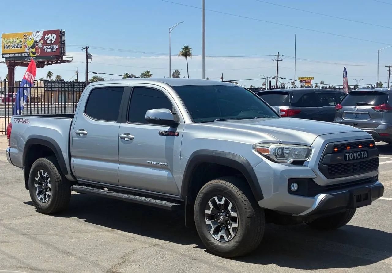 Used 2017 Toyota Tacoma TRD Off-Road w/ Tow Package RWD image 12