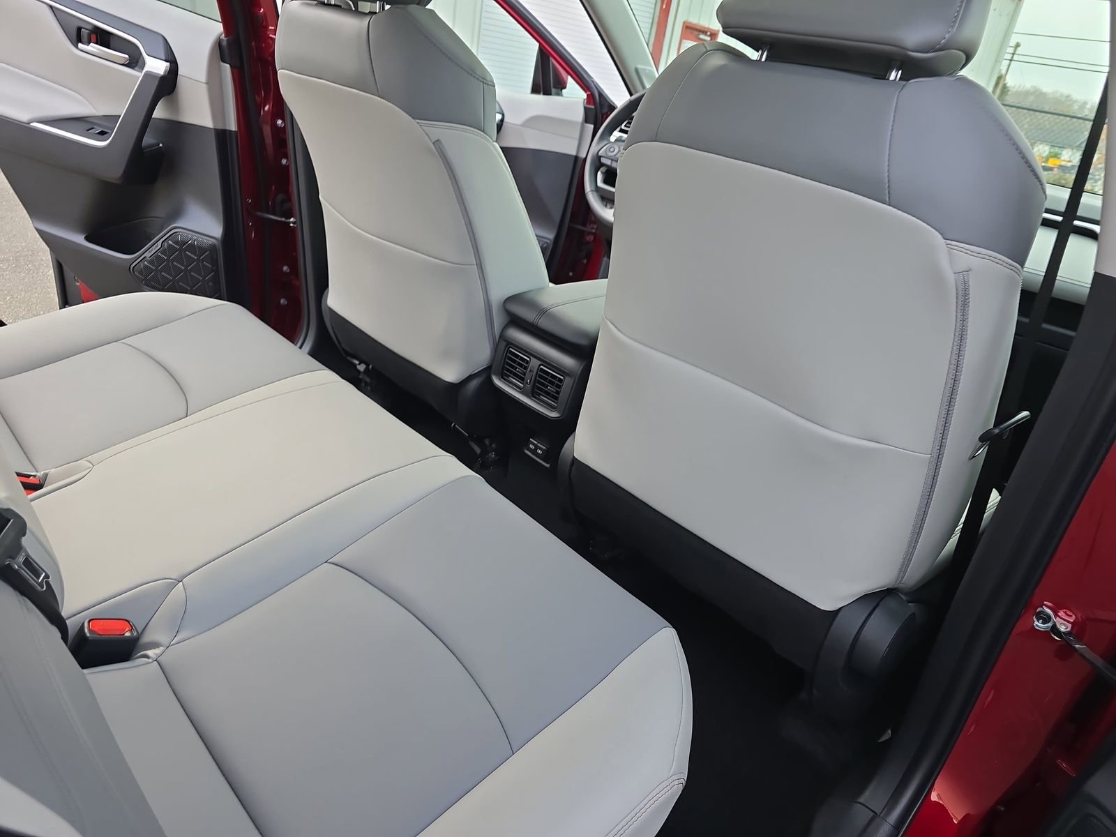 Used 2025 Toyota RAV4 XLE Premium image 18