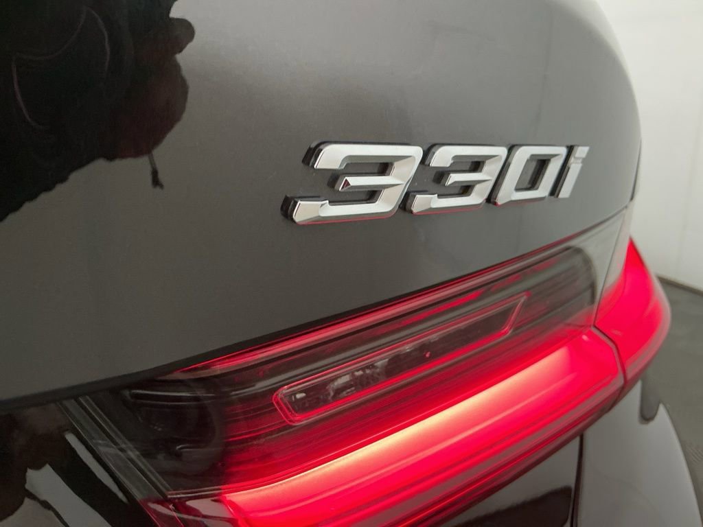 Certified 2025 BMW 330i Sedan w/ M Sport Package RWD image 31