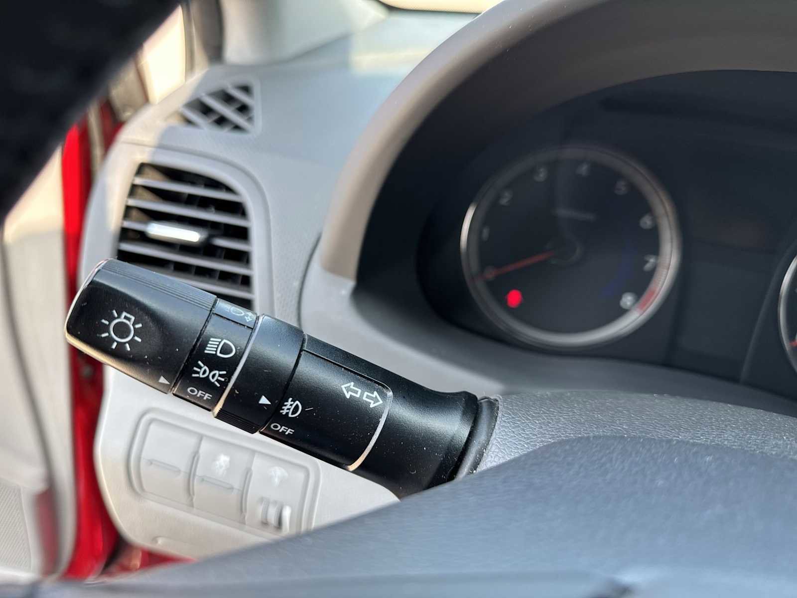 Used 2013 Hyundai Accent SE image 25